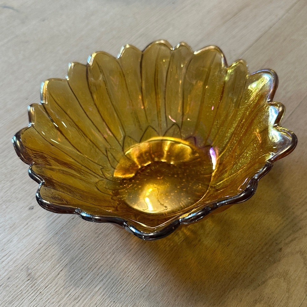 VINTAGE | Indiana Carnival Glass Amber Sunflower Decorative Bowl 7”